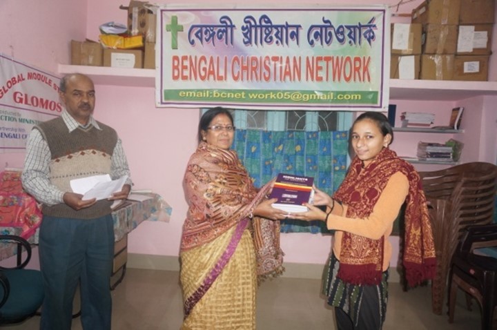 Student receiving scholarship